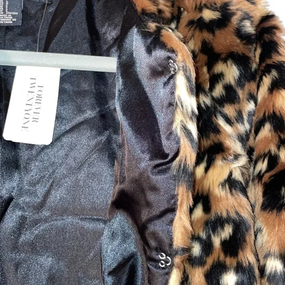 Forever 21 (NWT) cheetah print 3/4 sleeve faux fur jacket for women. Size L. - Picture 4 of 5